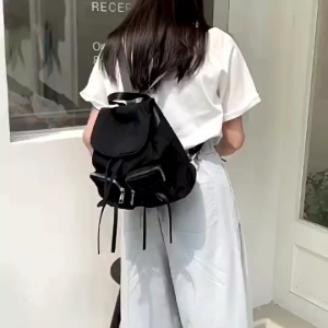 กระเป๋าเป้ผู้หญิงสะพายหลัง มี 3 สีใสสัมภาระหนักดีไซส์น่ารักสดใสเเต่งโบว์ด้านหน้า มีกระเป๋าช่องด้านหน้า 2 ช่อง