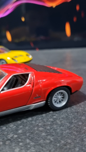 Diecast Miniatur Mainan Mobil Sedan Balap Sport Klasik Lambo Miura P400 Buka Pintu Besi Metal