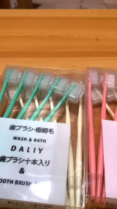 พร้อมส่ง!! เเปรงสีฟัน Macaron สลิมซอฟท์ ขนแปรงนุ่ม แปรงสีฟันญี่ปุ่น ด้ามจับถนัดมือ 1กล่องมี10ชิ้น A211