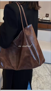 🔥 กระเป๋าโท้ท กระเป๋าโท้ท กระเป๋าหนัง PU กระเป๋าสีทึบใหม่ ไหล่ผู้หญิงแฟชั่นย้อนยุคยุโรปและอเมริกาความจุขนาดใหญ่แวววาว กระเป๋าสะพายข้าง กระเป๋า ผญแฟชัน กระเป๋าสะพายข้าง กระเป๋าแฟชั่น