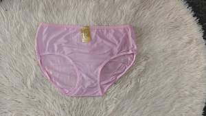 กางเกงใน #86 แพ็ค 10 ตัว มีให้เลือกหลายสี เนื้อผ้า Ice Silk ใส่สบาย ระบายอากาศได้ดี เย็นสบาย มี 3 ไซส์ให้เลือก