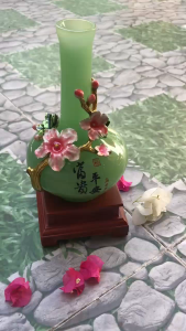 Chiếc Bình Phú Quý Xanh Ngọc Rất Đẹp Trạm Nhánh Bông Hoa Đào Đầy Hoa Size Cao 28cm đk 13cm đế gỗ 12cm Hợp Anh Chị mệnh Mộc mệnh Hỏa trưng Bình trong nhà ý nghĩa Bình An Giàu Sang Phú Quý Tài Lộc chỉ có 1849k ạ