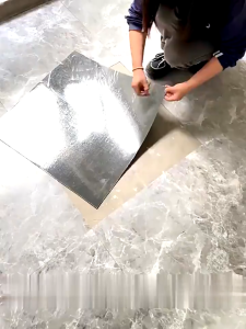 Deleis🏡วัสดุPVC กระเบื้องยาง 60×60cm ลายหินอ่อน ลายไม้ ปูพื้นห้องน้ำ กันน้ำ ปูพื้นห้องนอน กาวในตัว แผ่นปูพื้น หลายลาย อัพเกรดรุ่นหนาขึ้น กระเบื้องยางลายหินอ่อน หนา 2มม. กระเบื้องกาวPVC ทำความสะอาดง่าย ติดพื้น Floor sticker