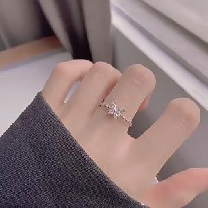 Ganten🍎Cincin Terbuka Kupu-kupu Pentagram Berlian Berkilau Cincin Modis Sederhana Wanita