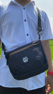 QXZ94 Tas Selempang Wanita Pria Original Slingbag Hitam QSB05