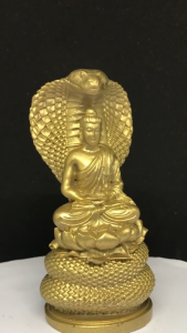 Tượng thần rắn che trở đức phật đức thích ca bằng đá đúc (nhiều màu sắc). Trang trí trên ô tô tiểu cảnh bonsai ghép