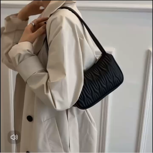 กระเป๋าสะพายไหล่สไตล์จีบดีไซน์เก๋ไก๋ สามารถจุของได้เยอะ กระเป๋าถือแฟชั่น สไตล์เกาหลี หนังpu