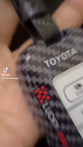 เคสรีโมทรถ Toyota Cross CHR GR Sport 2024  (Fortuner ใส่ไม่ได้ครับ) ครอบรีโมททั้งหมด ABS key case พร้อมแผ่น TPU ขาวปิดปุ่มกันรอยเข้ารูป  Toyota Cross CH-R Camry Altis GR Sport   Smart Key Toyota 8 Generation V Shape