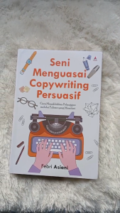 Buku Seni Menguasai Copywriting Persuasif: Cara Menaklukkan Pelanggan Melalui Tulisan yang Memikat