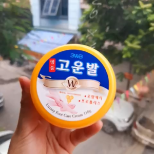 Kem dưỡng da chân và tay mềm mịn chống nứt nẻ Premium Foot Cream Hàn Quốc 110g