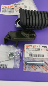 YAMAHA Y125Z FRONT FOOT REST  100% ORIGINAL HLY PEMIJAK DEPAN 5BU-F7410-00 (KIRI) / 5BU-F7420-00 (KANAN)