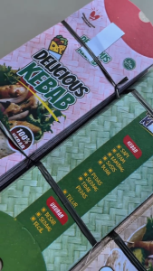 Box Kemasan Kebab Motif Warna Ukuran 24x9 cm dengan Tarikan Isi 100 pcs