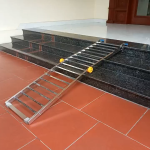 Thang dắt xe máy inox . KT 205 x 45 cm ( bảo hành 12 tháng )