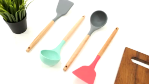 Centong Silikon Tahan Panas Utensil Sendok Kuah Gagang Kayu Ladle Silicon Silicone Anti Leleh