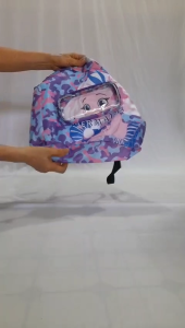 Túi đựng đồ bơi đồ du lịch cho bé chống nước có ngăn đựng đồ khô ướt riêng.