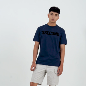 3Second Kaos Pria Lengan Pendek Katun Script Logo C100124