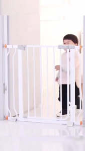 Baby Safety Gate Baby Auto Lock Safety Gate Pagar Tangga Bayi Pagar Bayi Staircase Door Dog Pet Gate Kid Children Door Fence Walk Thru Gate Expandable