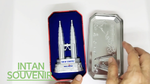 14 CM KLCC PETRONAS TWIN TOWER KUALA LUMPUR MALAYSIA SOUVENIR