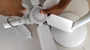 KJ stand fan portable electric fan stand fans Adjustable standard Fan with size 5 blades quietness