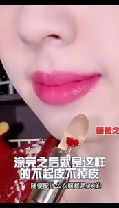 Lipstik pengubah warna jeli bunga LESSXCOCO pengembangan warna pelembab yang tahan lama tidak mudah menempel pada cangkir melembabkan dan melembabkan lipstik harian