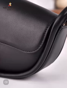 Women Casual Plain Basic Small shoulder bag (Off White/Black)