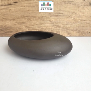 The Leaferie Georgia shallow plant pots. Ceramic flowerpot . flowerpots . flower pot . planter . planters . Flowers