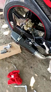 YAMAHA SNIPER 150 AKRAPOVIC PIPE WITH SILENCER ( FULL SYSTEM EXHAUST)