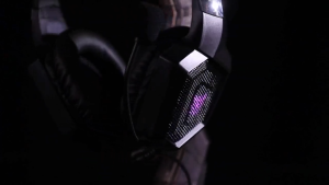 Onikuma K8 Wired Stereo Gaming Headphones With Mic LED Lights RGB Full Oval Ear Cover Heavy Bass Ultimate Gaming Headsets Microphone Mobile Phone PC NoteBook Xbox PS4