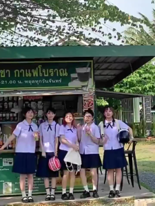 เสื้อเชิ้ตผู้หญิง Shirt เสื้อเชิ้ตคอปก มีกระดุมด้านหน้า ดีไซน์เก๋ ผ้าออกฟอร์ต อย่างดี ผ้าไม่หนามาก ผ้าใส่สบาย ไม่ร้อน เสื้อเชิ้ต+กระโปรง