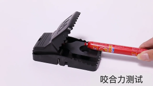 ALAmall พร้อมส่ง แบบสปริง กับดักหนู ไม่ต้องใช้สารเคมี อุปกรณ์จับหนู ที่ดักจับหนู นำกลับมาใช้ใหม่ได้ สีดำ