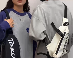 กระเป๋าคาดอกแนวทแยงกันน้ำอินเทรนด์สำหรับผู้ชายและผู้หญิงกระเป๋าสะพายไหล่กลางแจ้งสไตล์เกาหลีกระเป๋านักเรียนกระเป๋าโทรศัพท