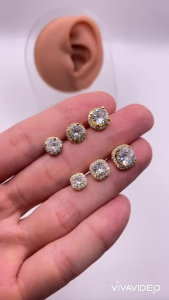 Bông tai titan vàng nụ phối viền vuông tròn đính đá CZ Hoa tai đính đá sang trọng trangsucmoiluatuoi.RIN