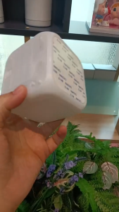 นาฬิกาตั้งโต๊ะ LED  ไฟเปลี่ยนสีได้ 7 สี ทรงลูกเต๋า  ขนาด 7.8 x 7.8 ซม. พร้อมแพ็คเกจ (สินค้าพรีออเดอร์ 10-15 วัน )