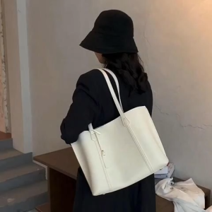 Tsion NEW กระเป๋าสะพายไหล่ ทรงเรียบ จุของได้เยอะ แมทช์ง่ายมาก วัสดุดี ใช้ทำงานหรือเรียนก็ได้น้า น้ำหนักเบา ราคาถูกสุดๆ คุ้มค่าคุ้มราคาแน่นอนค่าา