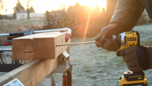 (100% original)DeWalt DCF887 Cordless screwdriver drill 20V Brushless motor Contains 2 batteries and 1 charger