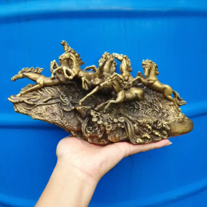 Tượng bát mã Mã đáo thành công phong thuỷ chất liệu bằng đồng vàng MS960