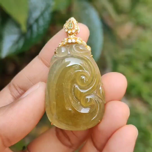 Premium quality Yellow Natural Type A Jadeite Jade set on 18k Gold with diamonds as a pendant necklace with certificate weigh 8.58 grams measurement 47.6 * 25.5 * 7mm (18kp11)