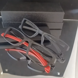 Kacamata Plus Optik Asli Pria: Solusi Kacamata Plus Auto Focus & Rabun Dekat