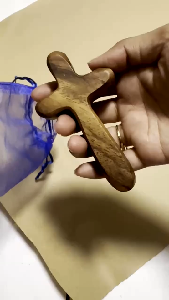 Portable Olive Wood Holding Cross Comfort Cross Wood Caring Holy Land Pocket Souvenirs Keychain
