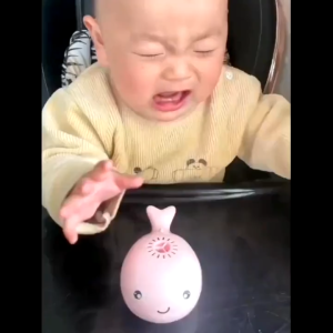 ของเล่น ปลาวาฬเป่า ลูกบอลลอยในอากาศ ของเด็กเล่นปลาวาฬเป่าลม แฟนวาฬ พัดลมขนาดเล็ก ของเล่นไฟฟ้า