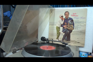 1 แผ่นเสียง 12นิ้ว Y65 ANDY WILLIAMS HAPPY HEART แผ่นVG++ริ้วรอยบาง เสียงรบกวนมีน้อยนิด ไม่มีรอยลึก ปกVG++ มีตำหนิขอบนิดหน่อย ขอบไม่ขาด สันไม่ทะลุ แผ่นได้รับการทำความสะอาดแล้ว