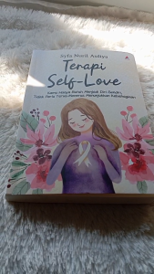 Buku Terapi self-love : kamu hanya butuh menjadi diri sendiri tidak perlu terus-menerus menunjukkan kebahagiaan