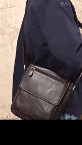 กระเป๋าสะพายข้างผู้ชาย วัสดุหนังแท้ เก็บของได้เยอะ **รับประกันหนังวัวเเท้100% ทนทานสูง** รหัส A076