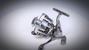 Sougayilang【พร้อมส่งในไทย】รีลหมุน 1000-5000 ซีรีส์ รอกตกปลา 5.0: 1/4.7: 1  พร้อมด้ามจับแขนโยกคู่ น้ำเค็มหรือน้ำจืดคันเบ็ด รอกตกปลา คันตีเหยือปลอม คันเบ็ดตกปลา