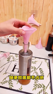 Foldable Silicone Funnel with Support Multifunctional Creative Liquid Dispensing Mini Household Oil Funnel Kitchen tools