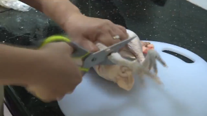 AT.OUTLET กรรไกรครัว 7in1 กรรไกร สำหรับทำอาหาร กรรไกรอเนกประสงค์ สารพัดประโยชน์ ตัด หั่น เปิดขวด ขอดเกล็ด พร้อมปลอกเก็บแม่เหล็กดูด (S-9270)