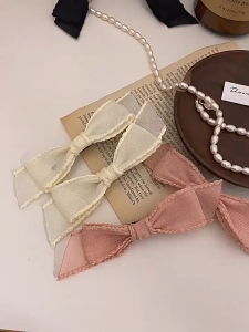 Pinapple กิ๊บติดผมรูปเป็ดปากเป็ดสีครีมนวล คลาสสิค สีดำ เนื้อน่ารัก