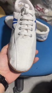 Giày bata Đinh đá bóng chạy bộ Màu Trắng Size (30 - 43)
