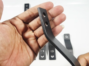 Breket Knalpot Plat Besi Tebal & Lubang 10mm Model Tekuk Universal Motor