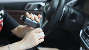 60W Pengisi Daya Seluler yang Dapat Ditarik Pengisi Daya Kereta Kabel yang Dapat Ditarik Sendiri IOS dan Type-c